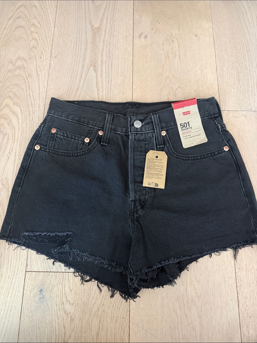 NEW Levi's Black High-Rise 501 Frayed Denim Shorts sz26 - Picture 1 of 6